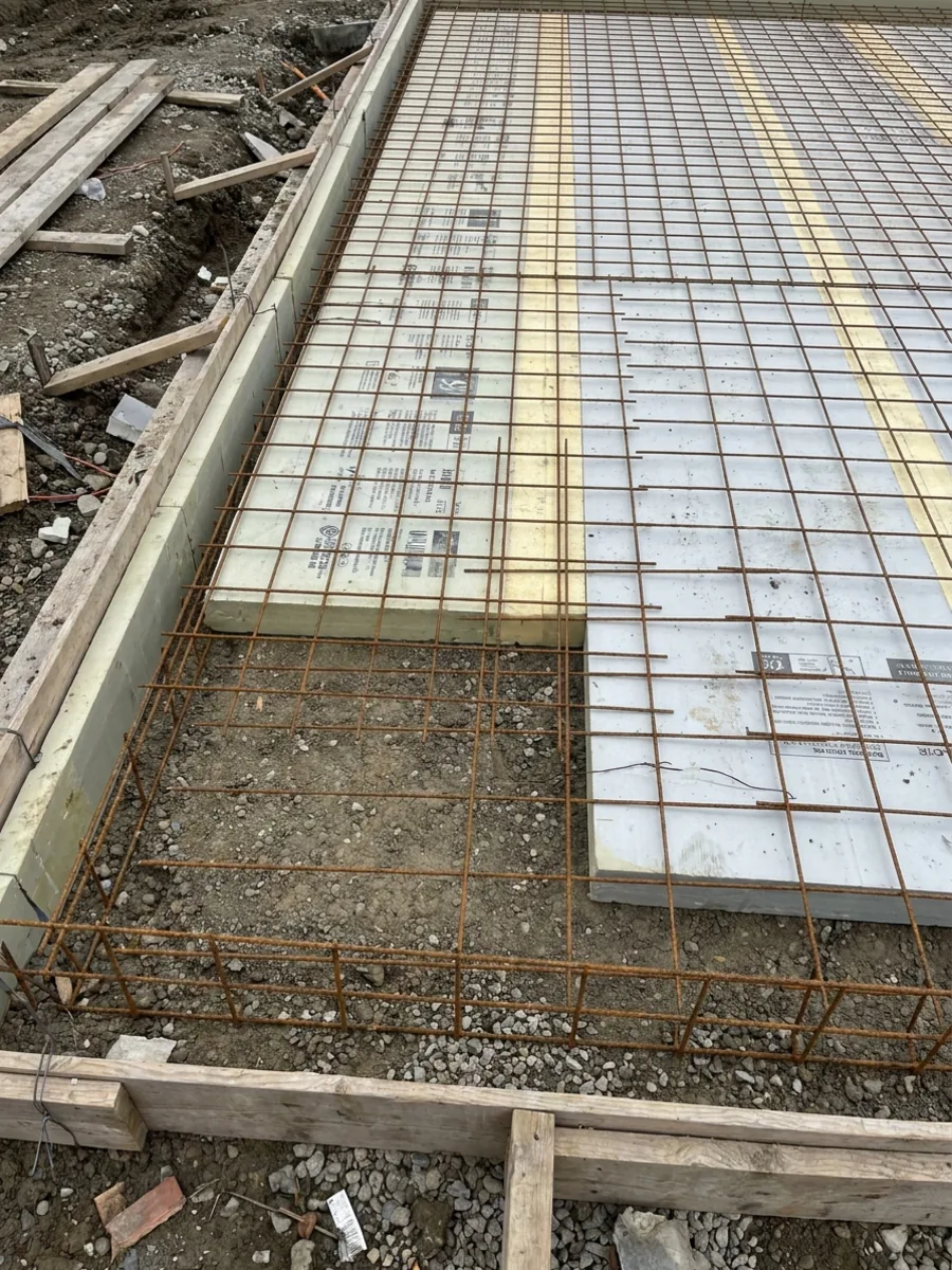 Bewehrungsmatten auf der Decke vor dem Betonieren